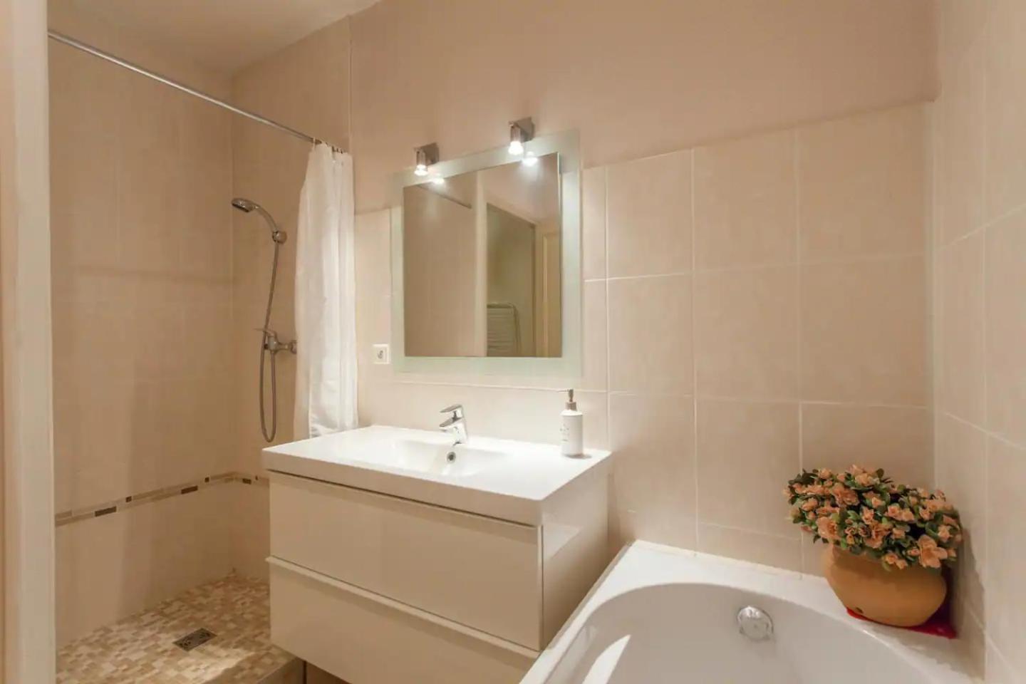 Chambre Privee En Hyper-Centre De Grenoble Ngoại thất bức ảnh
